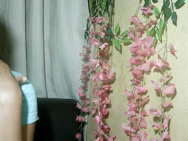 Pussy01lips live cam on BongaCams