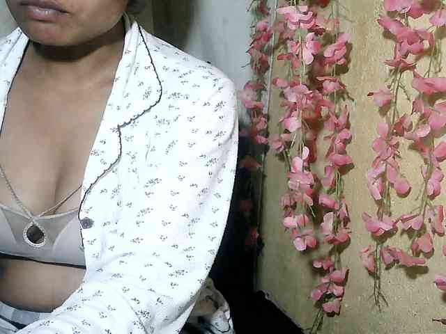 Pussy01lips webcam