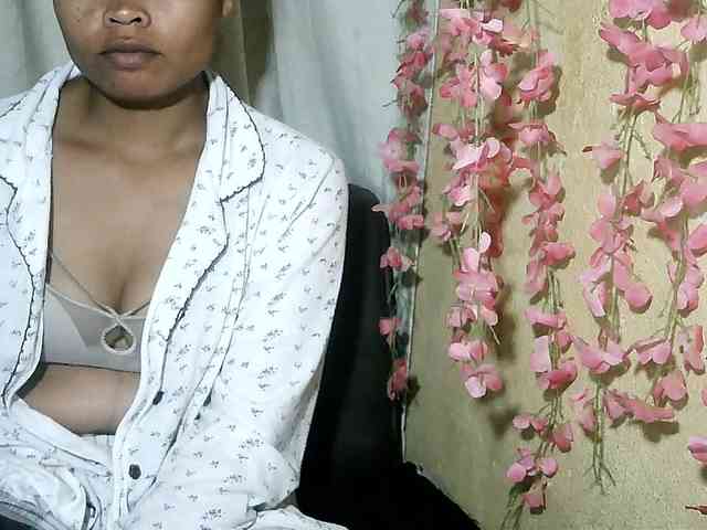 Pussy01lips webcam