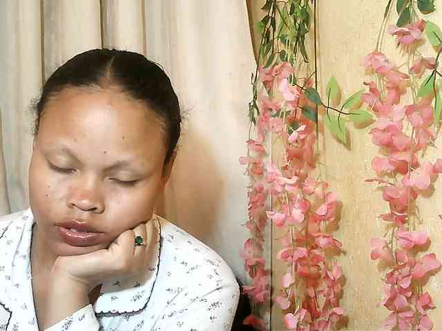 Pussy01lips webcam