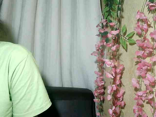 Pussy01lips webcam