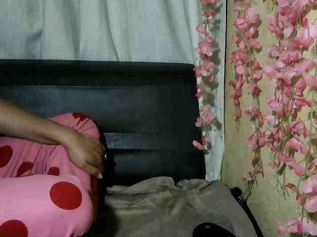 Pussy01lips webcam