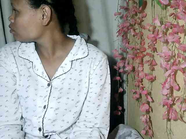 Pussy01lips webcam