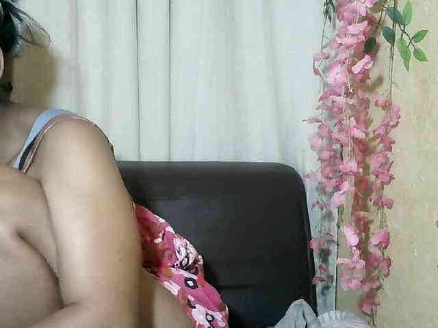 Pussy01lips webcam
