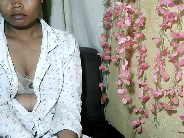 Pussy01lips webcam