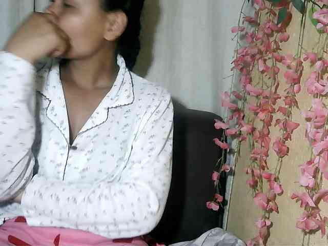Pussy01lips webcam