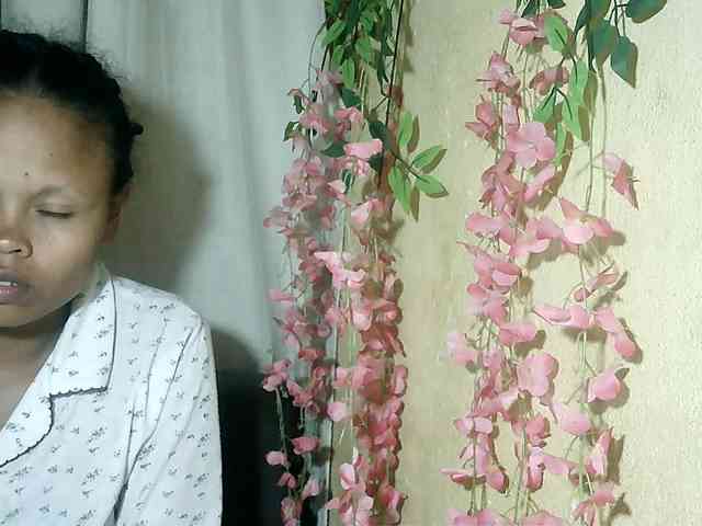 Pussy01lips webcam