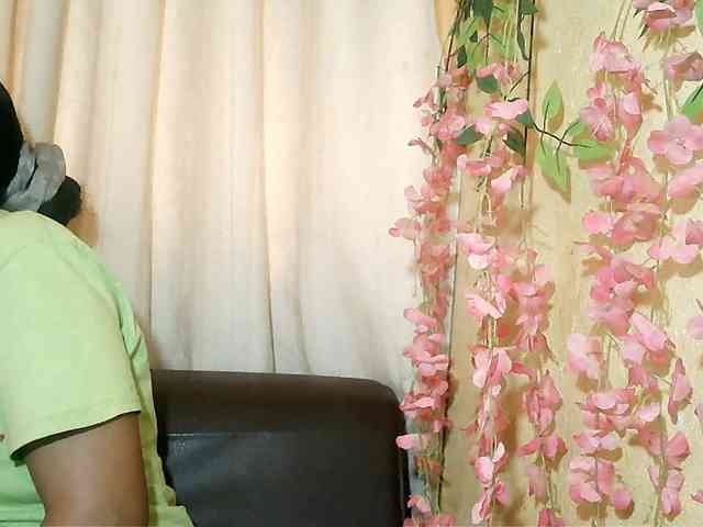 Pussy01lips webcam