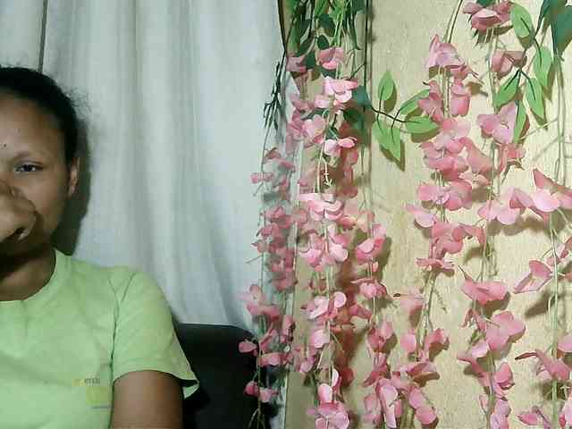 Pussy01lips webcam
