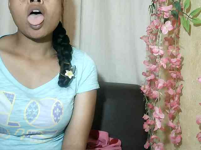 Pussy01lips webcam