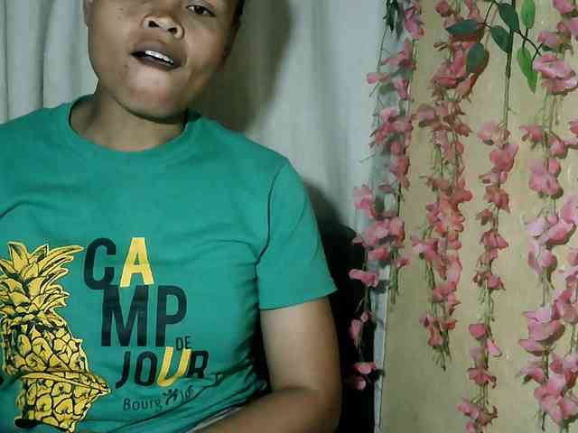 Pussy01lips webcam