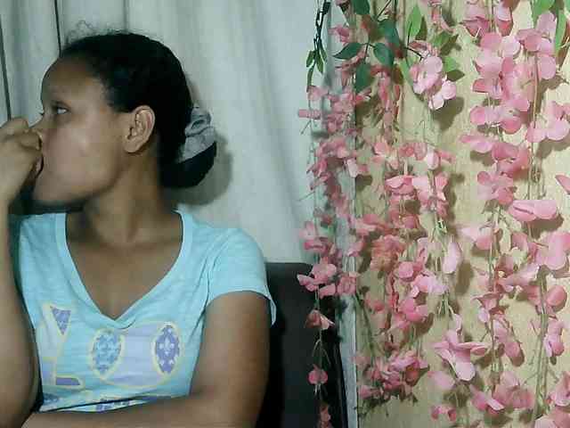 Pussy01lips webcam