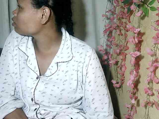 Pussy01lips webcam