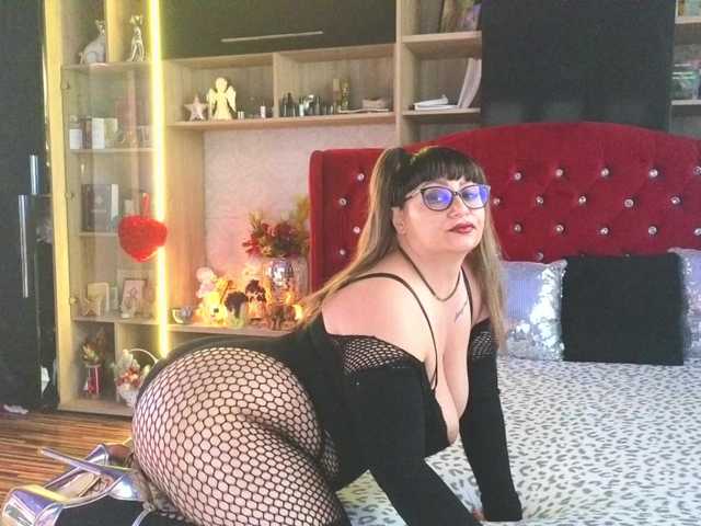 CandyBigbooty's BongaCams show and profile
