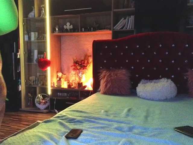 CandyBigbooty webcam