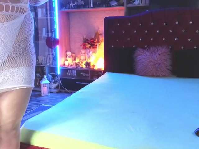 CandyBigbooty live cam preview
