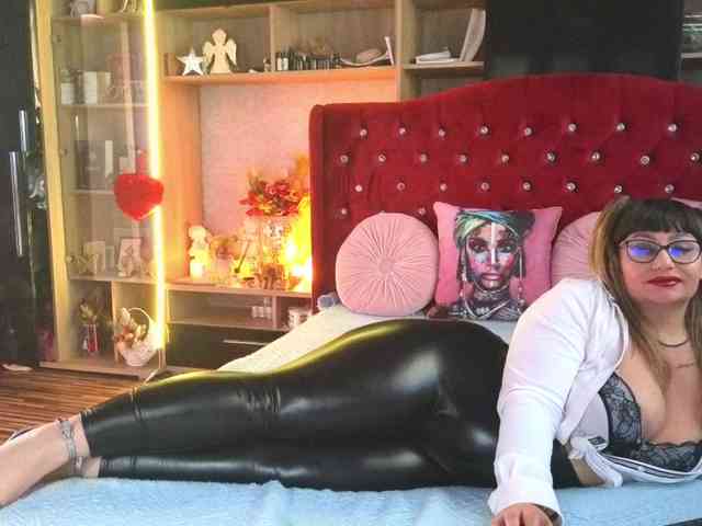 CandyBigbooty webcam