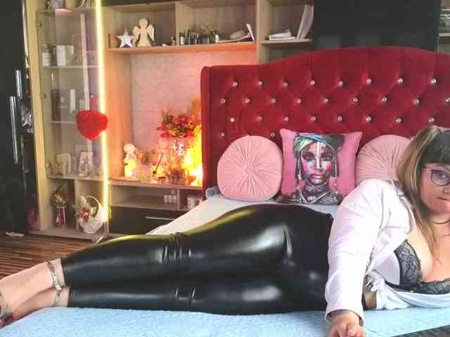 CandyBigbooty webcam