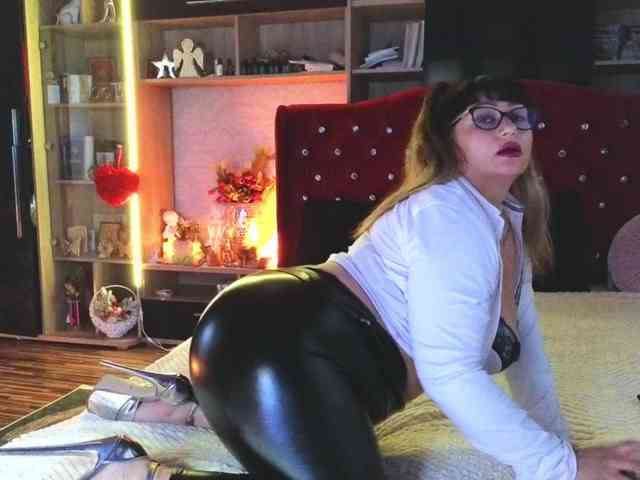 CandyBigbooty webcam