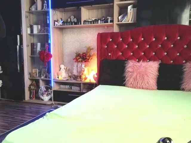 CandyBigbooty webcam