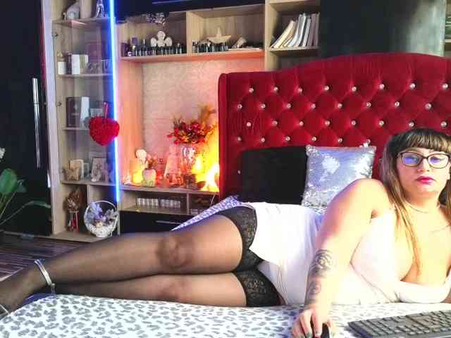 CandyBigbooty webcam