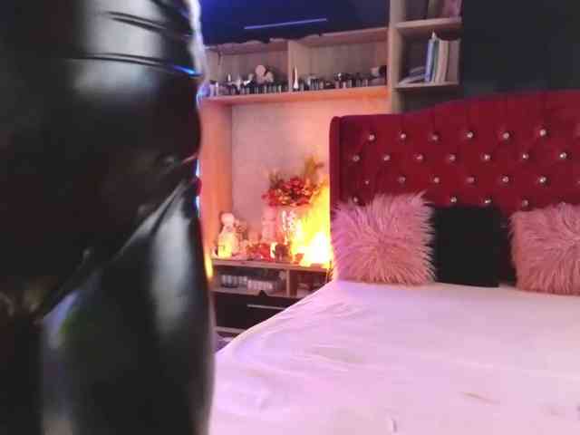 CandyBigbooty webcam