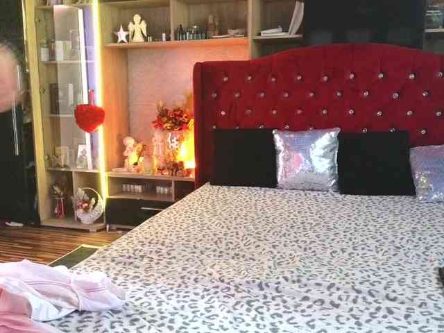 CandyBigbooty webcam