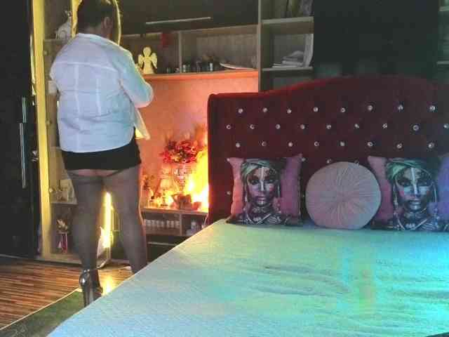 CandyBigbooty webcam