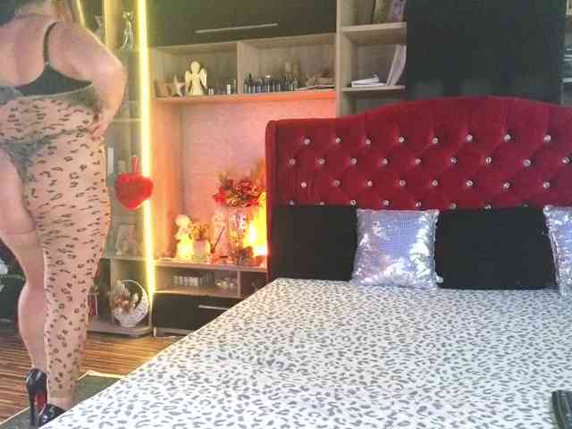 CandyBigbooty webcam