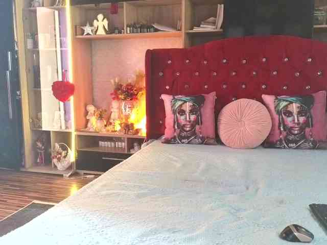 CandyBigbooty webcam