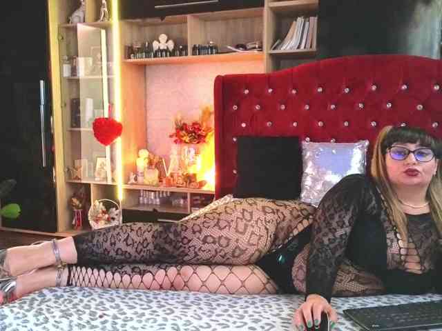 CandyBigbooty webcam
