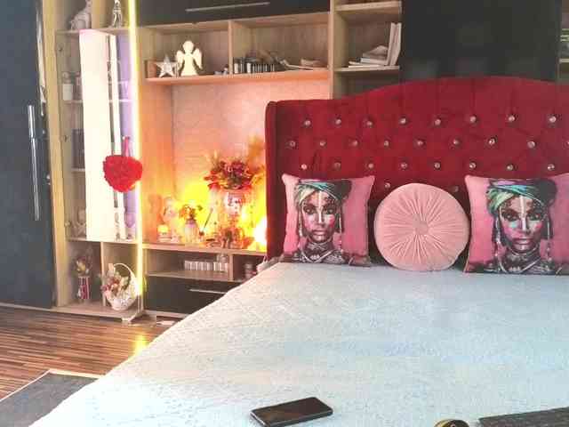 CandyBigbooty webcam