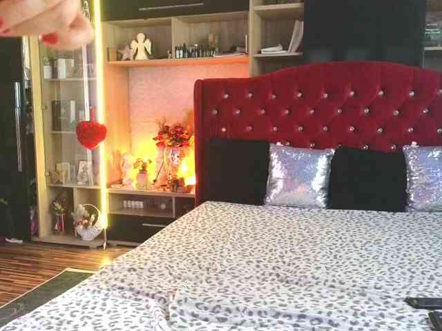 CandyBigbooty webcam