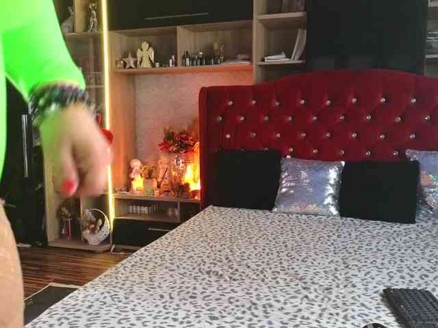 CandyBigbooty webcam