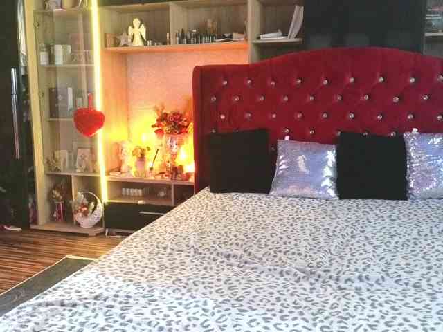 CandyBigbooty webcam