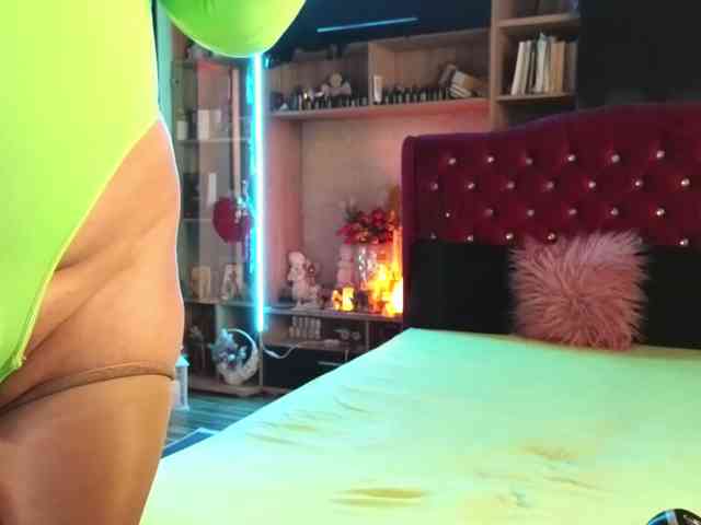 CandyBigbooty webcam