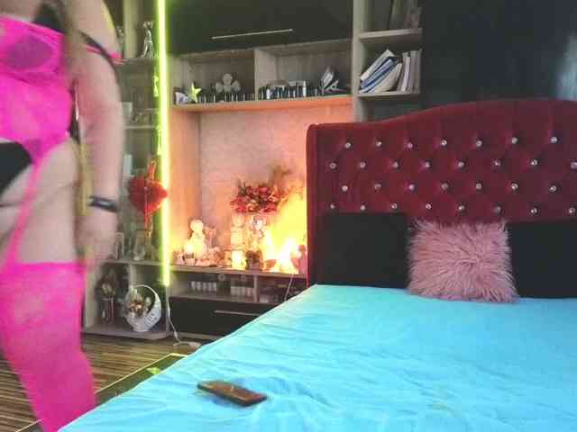 CandyBigbooty webcam