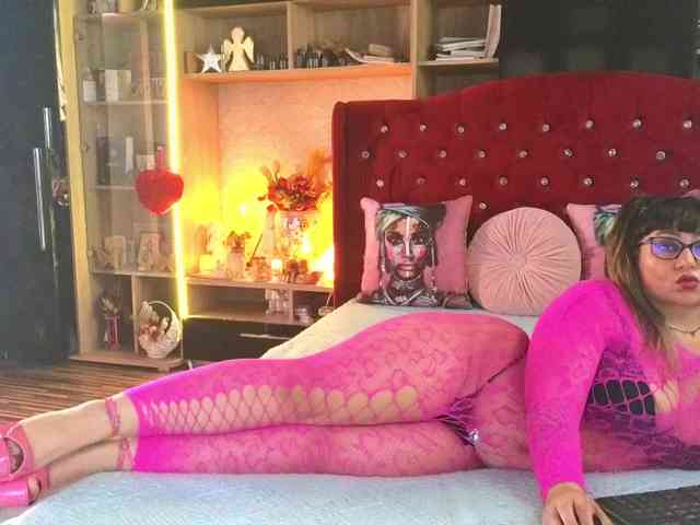 CandyBigbooty webcam