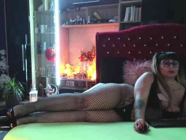 CandyBigbooty webcam