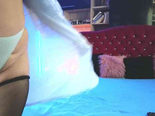 CandyBigbooty webcam