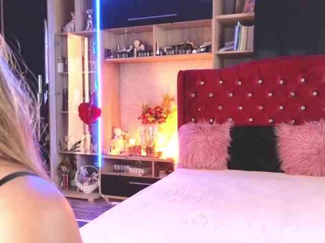 CandyBigbooty webcam