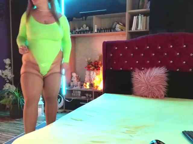 CandyBigbooty webcam