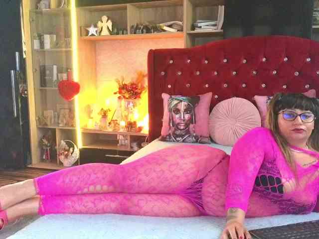 CandyBigbooty webcam