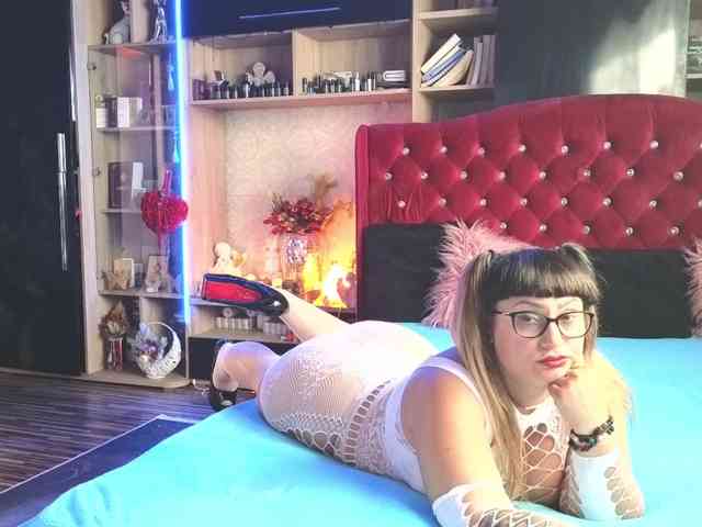 CandyBigbooty webcam
