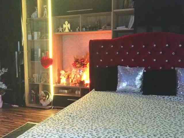 CandyBigbooty webcam