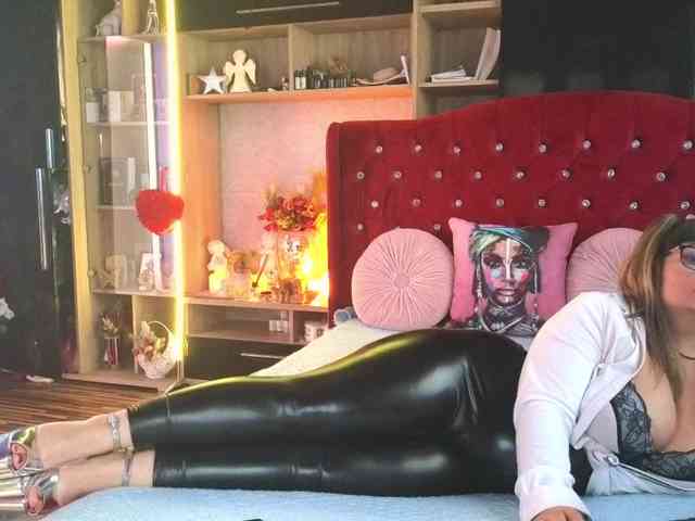 CandyBigbooty webcam