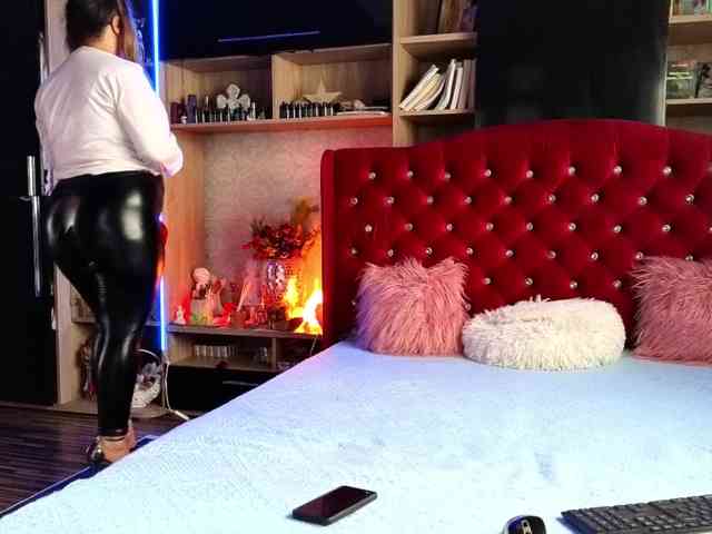 CandyBigbooty webcam