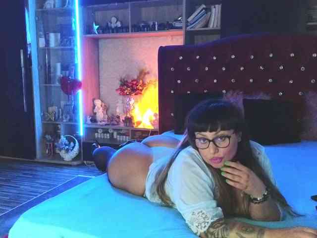CandyBigbooty webcam