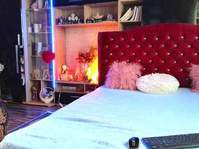 CandyBigbooty webcam