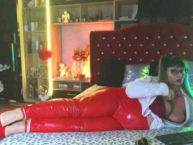 CandyBigbooty webcam